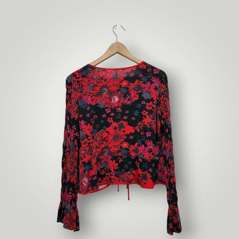 Free People Red Black Floral Tie Front Cropped Blouse Bell Sleeve Sz‎ M